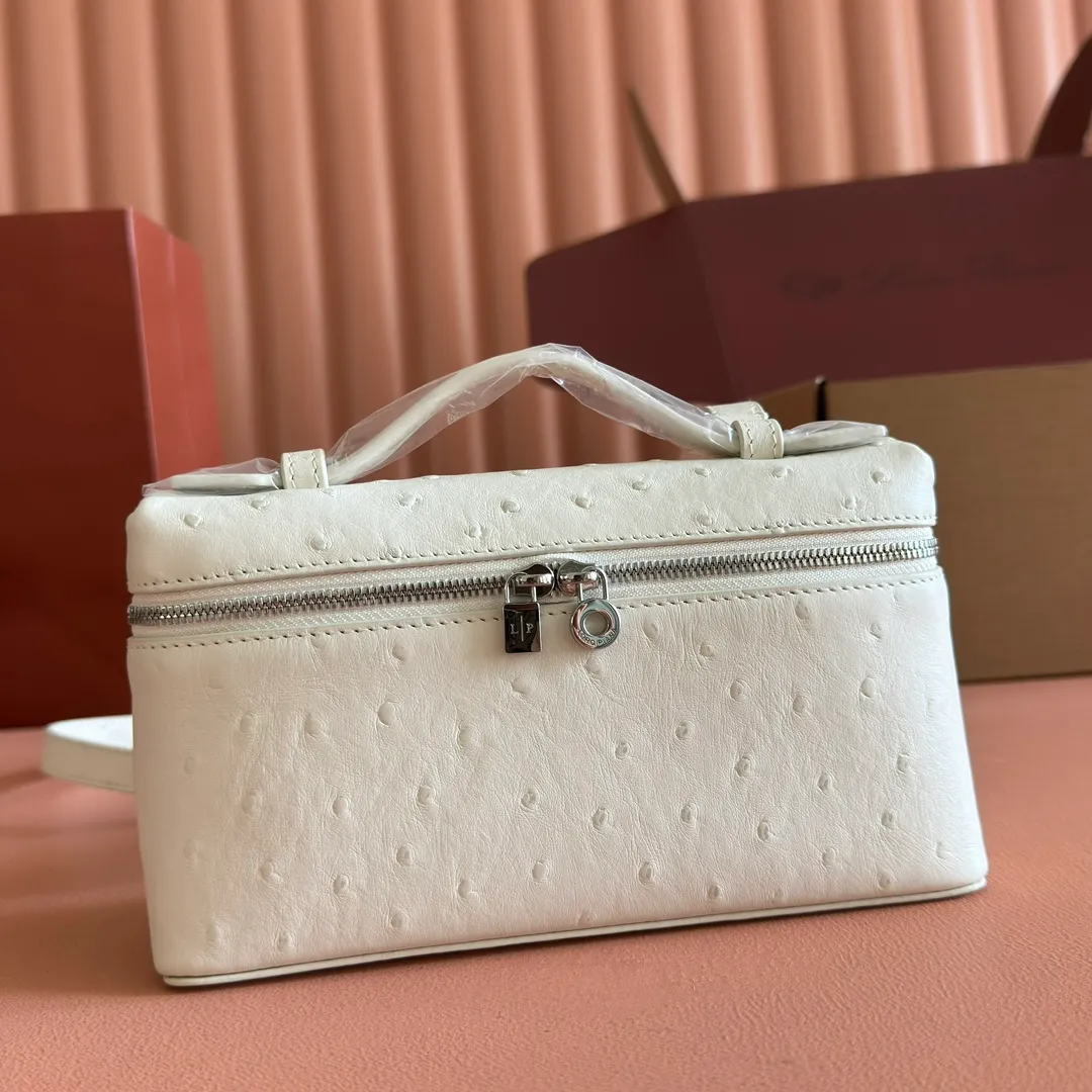 p1160💋💋💋【Original leather all-steel configuration counter complete package】 𝐋𝐨𝐫𝐨 𝐏𝐢𝐚𝐧@ Extra pocket L19 series handbag/crossbody bag The most comfortable life is when it is not defined, just like loro The material design of pian@ does not require complicated design styles. The simple and soft outline is elegant and durable, like an exquisite cosmetic case, which perfectly balances appearance and functionality. The leather is delicate and feels as soft as butter. The small bag has a large capacity. It is not only portable with a thin shoulder strap, but can also be worn cross-body. Sisters who have a special liking for minimalist style can buy it. It is simple and versatile. The simpler, the more different. Stars and Instagram celebrities are all planting it. There are two sizes of 19 cm and 27 cm. One is exquisite and casual, and the other is elegant and grand. Size: Small: length 19×width 7×height 12cm (